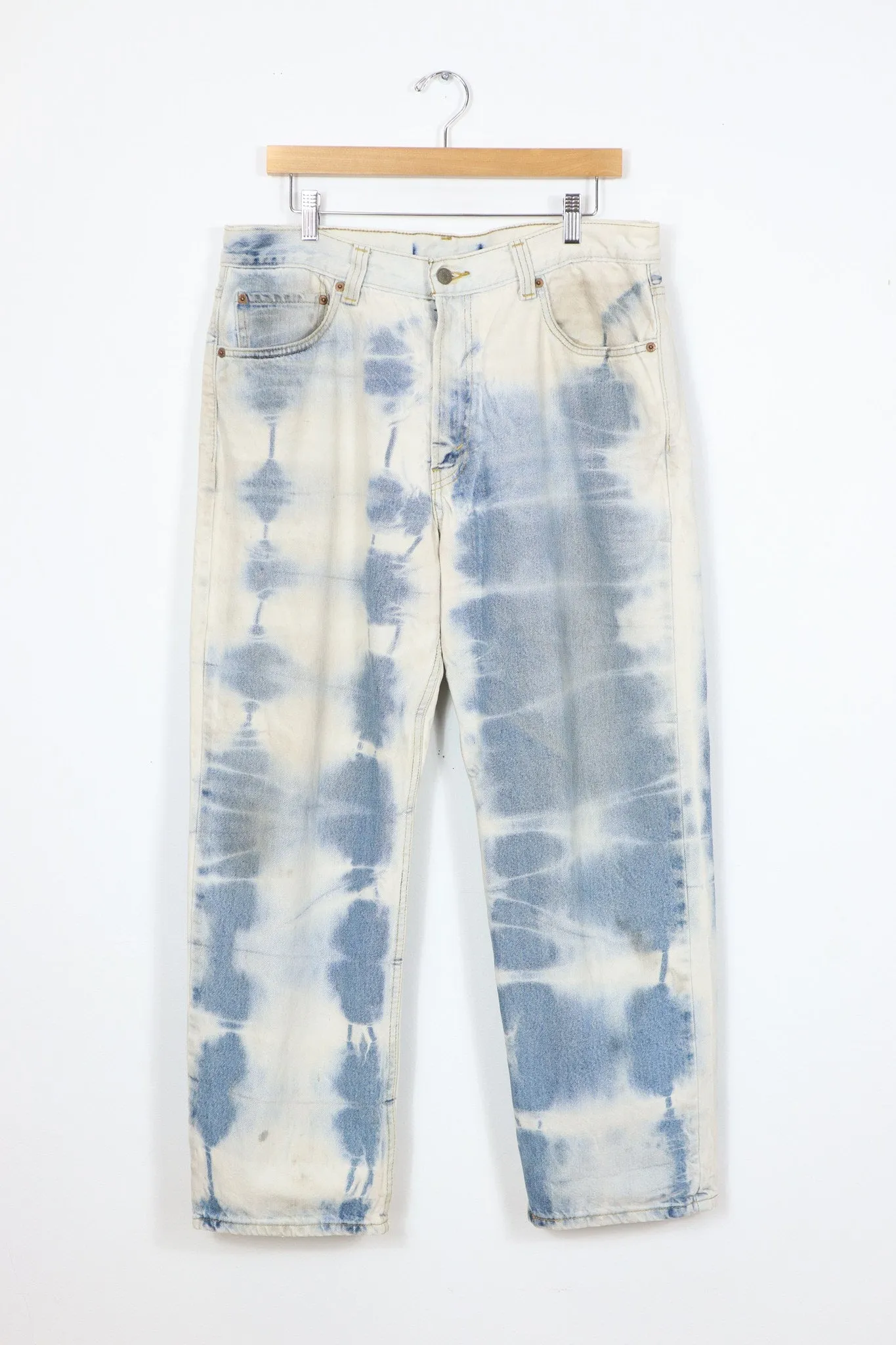 Upcycled Levi's 550 Relaxed Fit Bleached Jeans 01